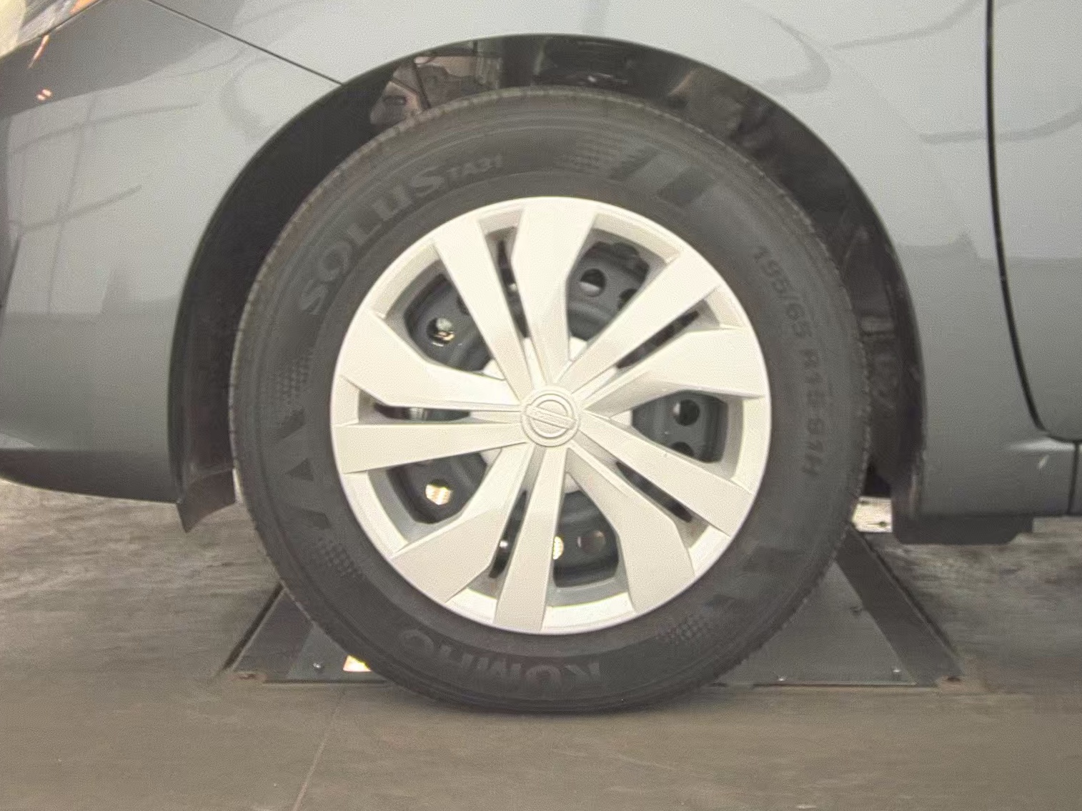 NISSAN VERSA - 9