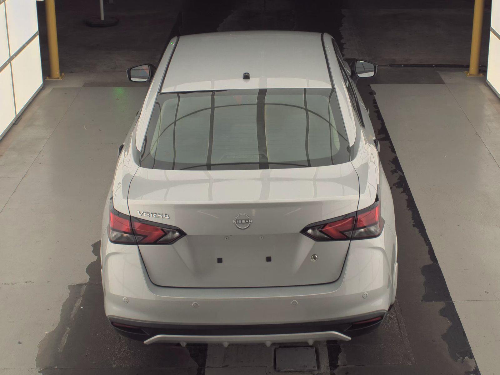 NISSAN VERSA - 6