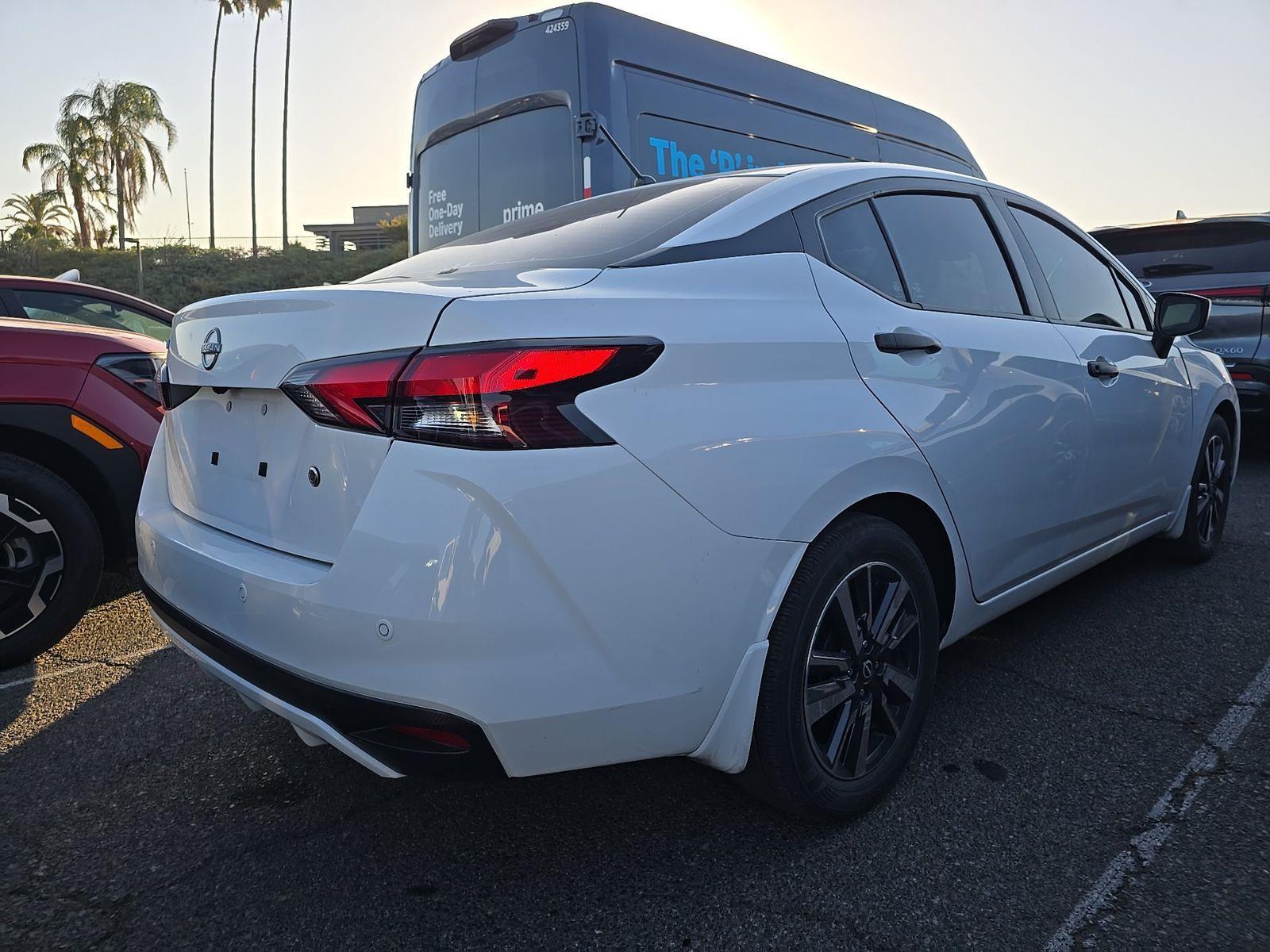 NISSAN VERSA - 4