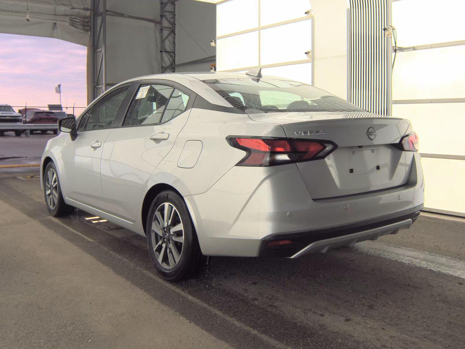 NISSAN VERSA - 8