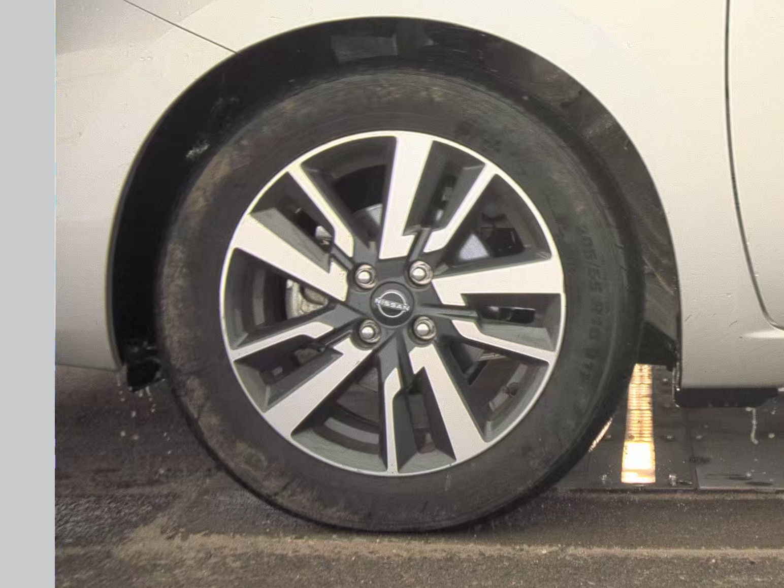 NISSAN VERSA - 9