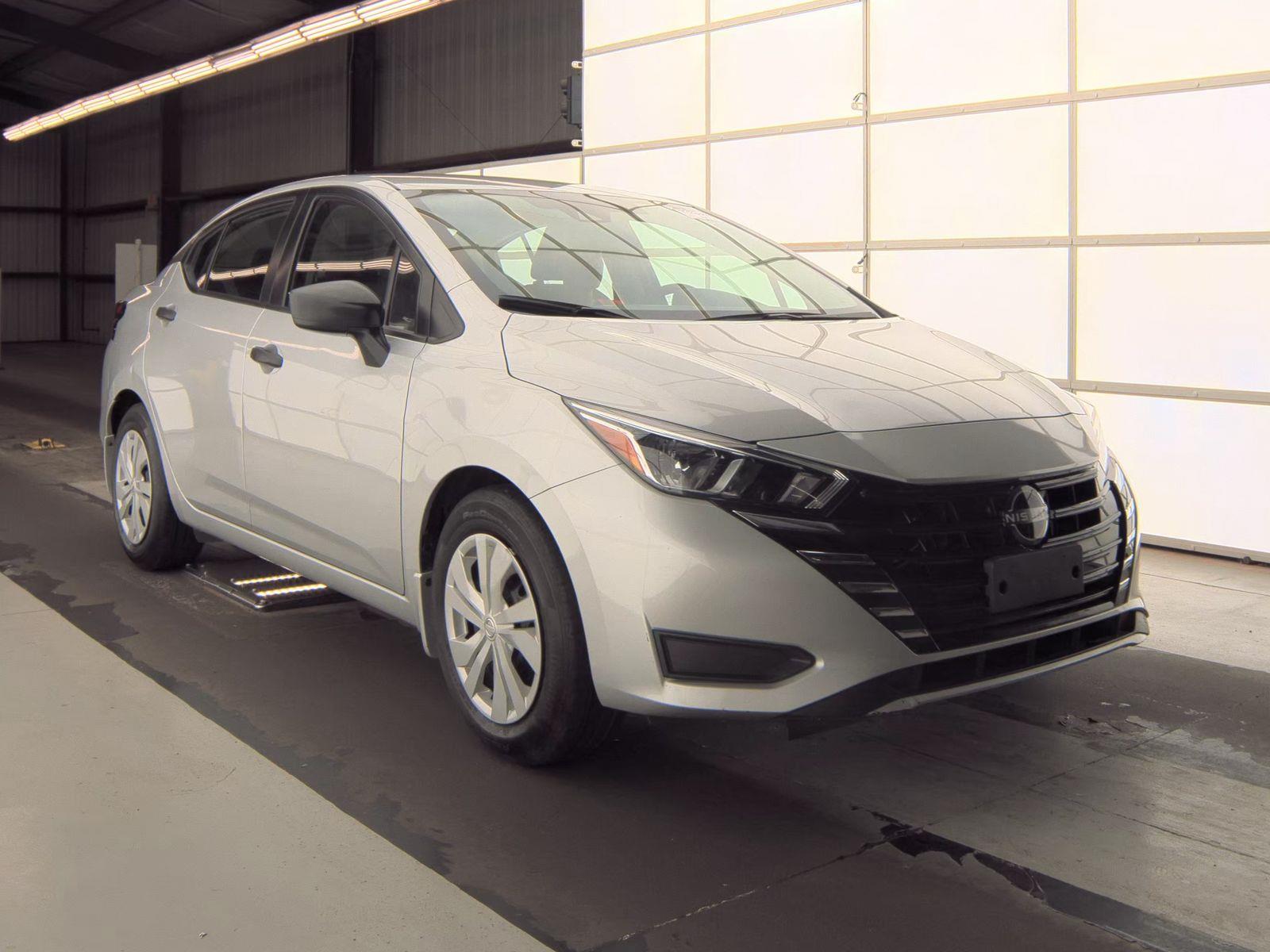 NISSAN VERSA - 4