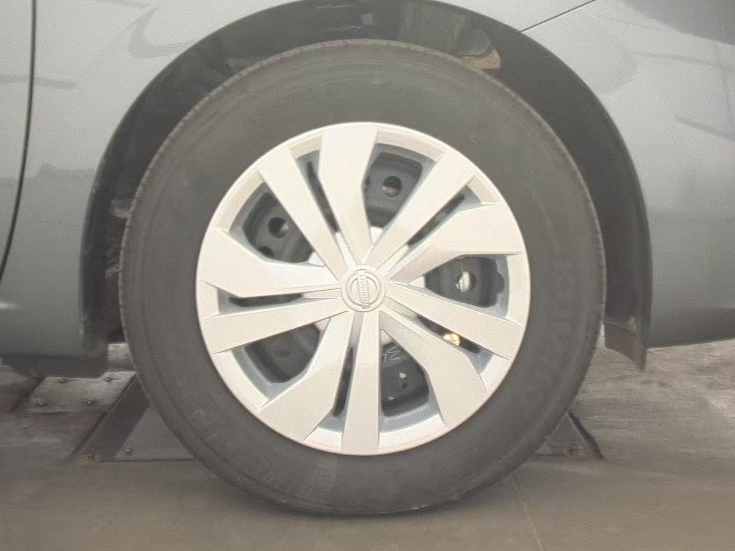 NISSAN VERSA - 10