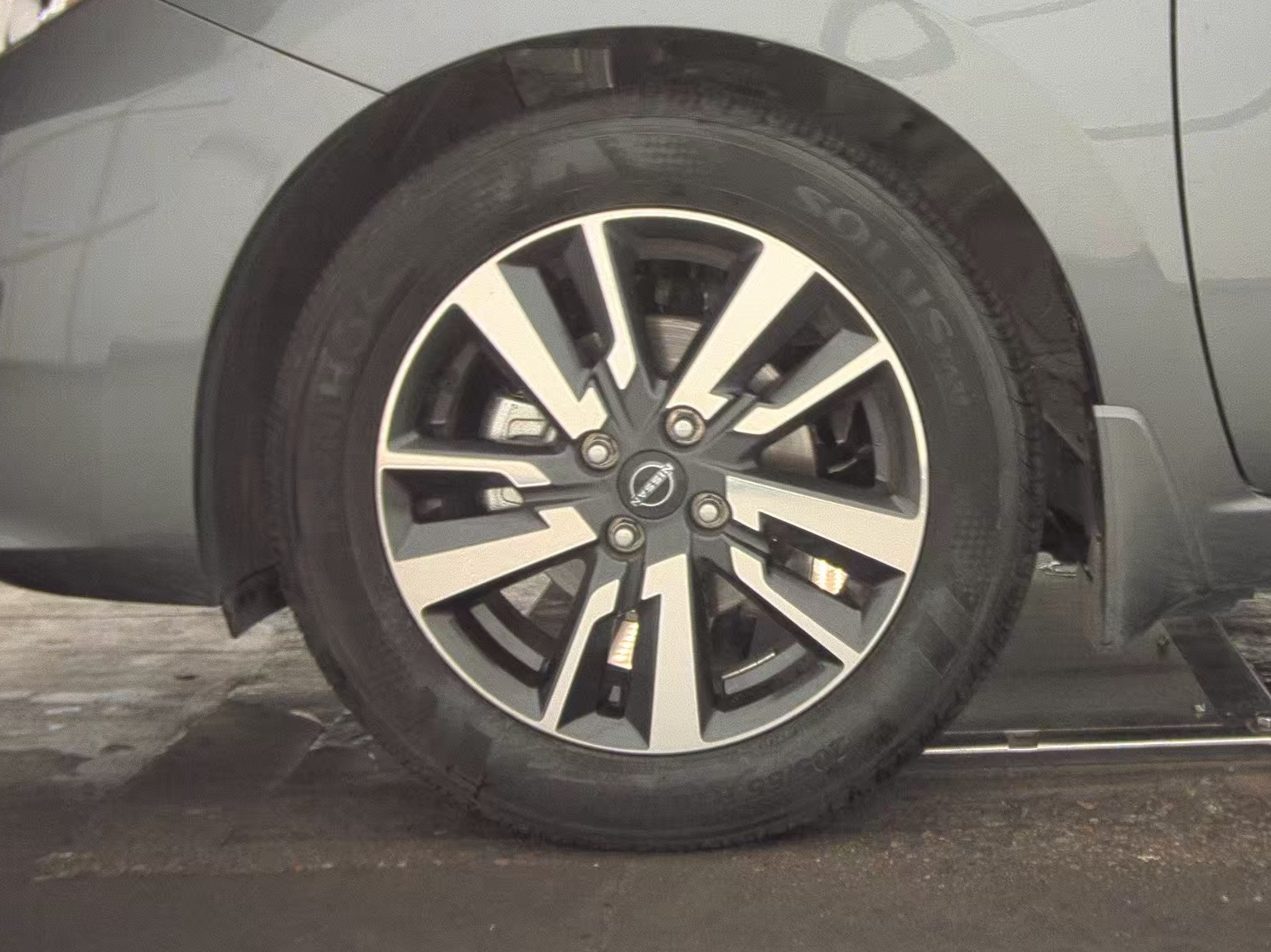 NISSAN VERSA - 9