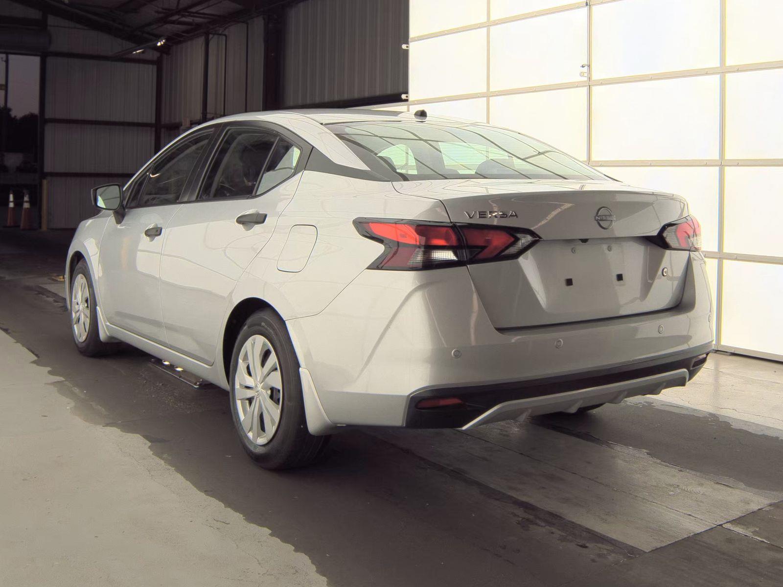 NISSAN VERSA - 8