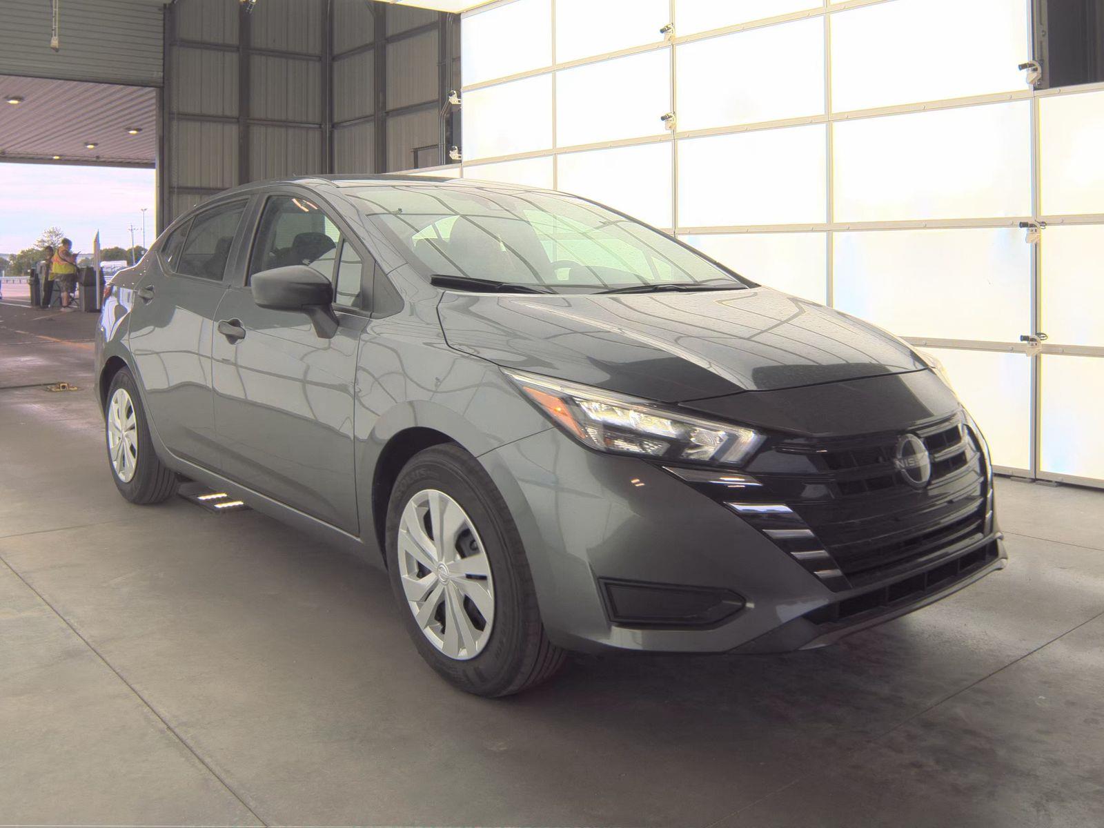 NISSAN VERSA - 4