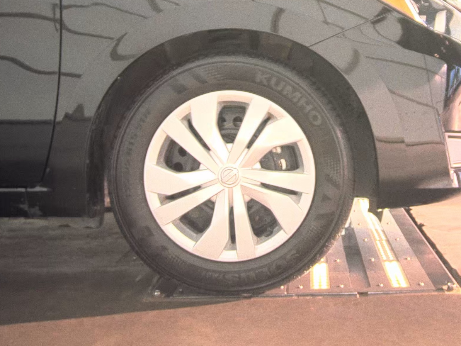 NISSAN VERSA - 10