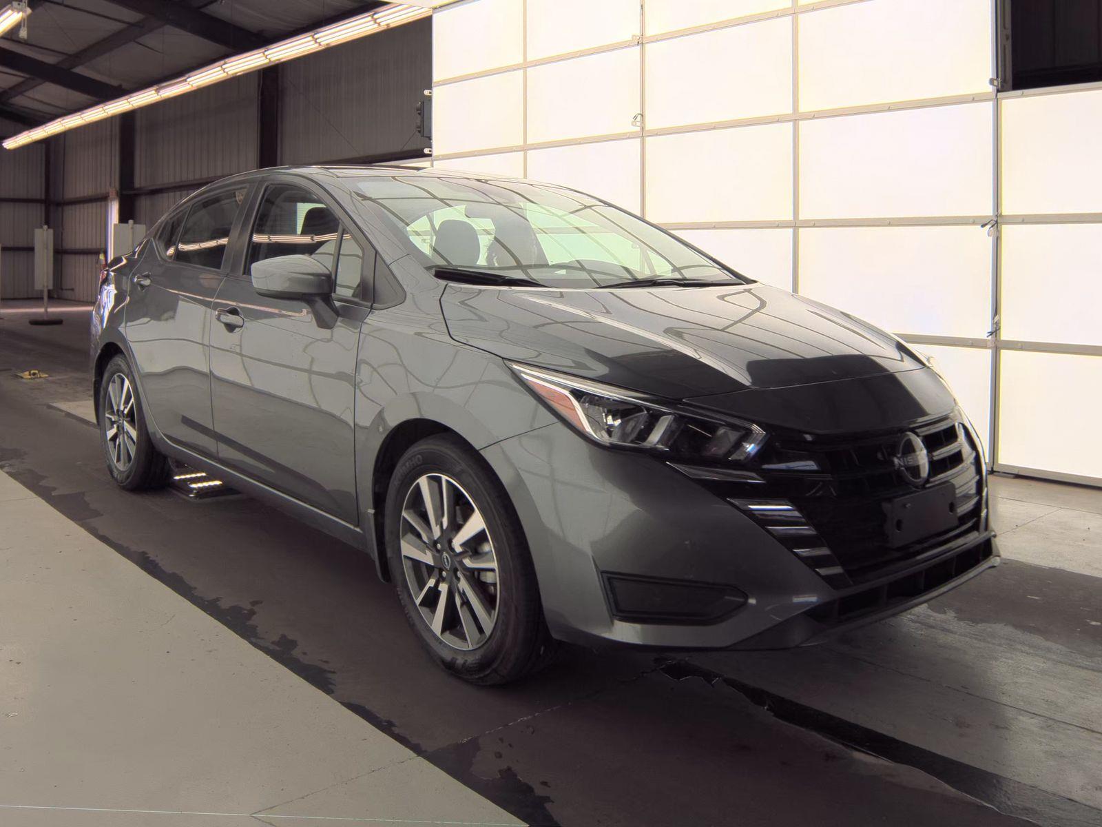 NISSAN VERSA - 4