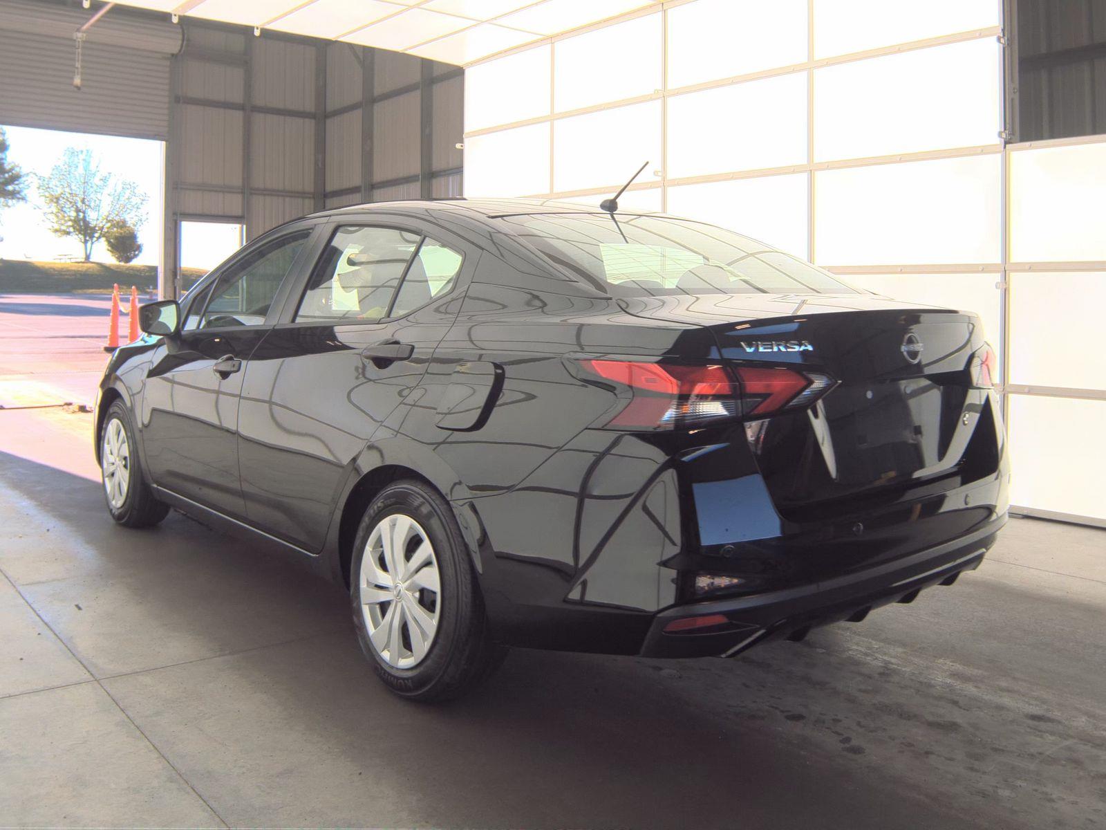 NISSAN VERSA - 8
