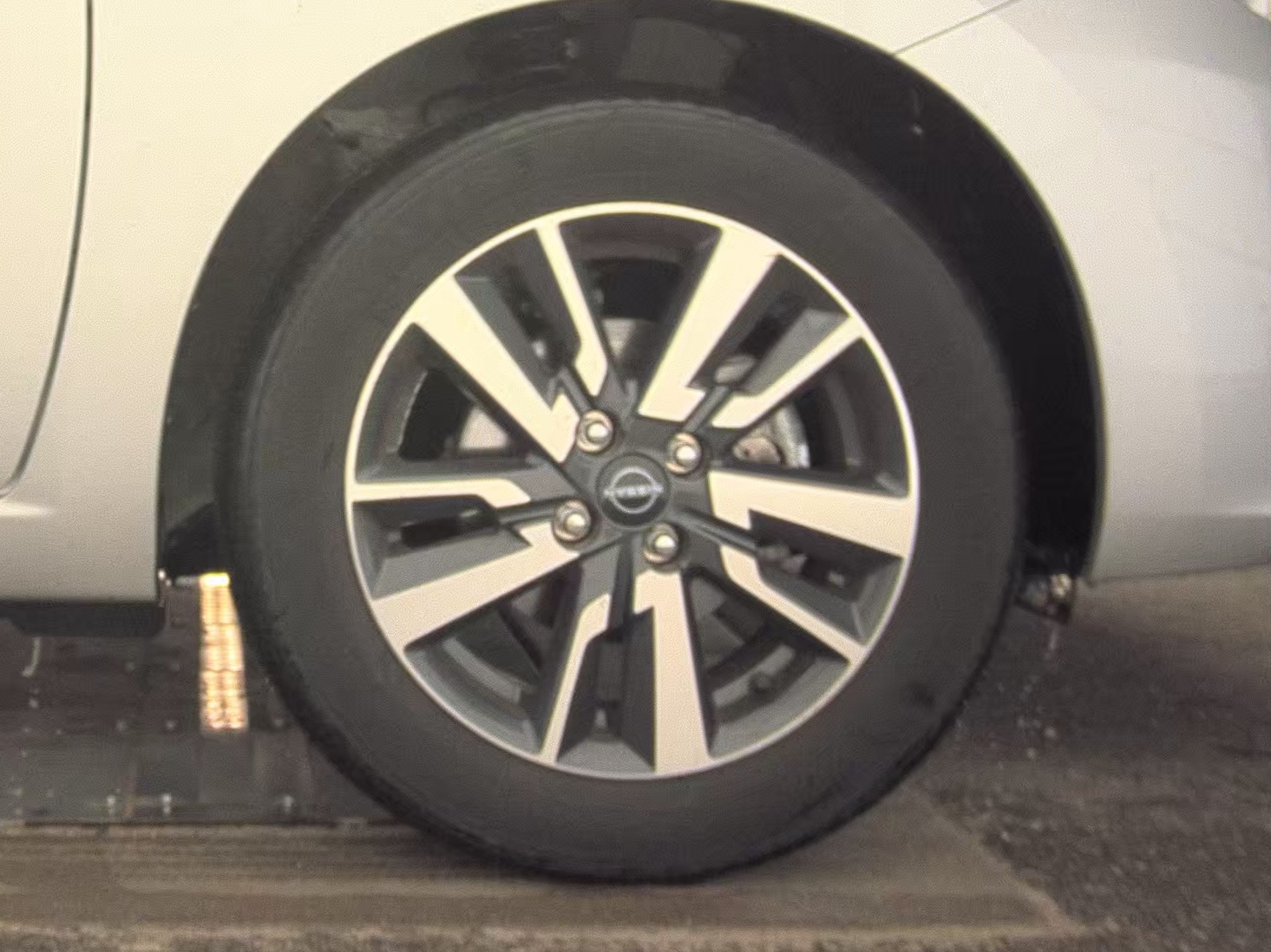 NISSAN VERSA - 10