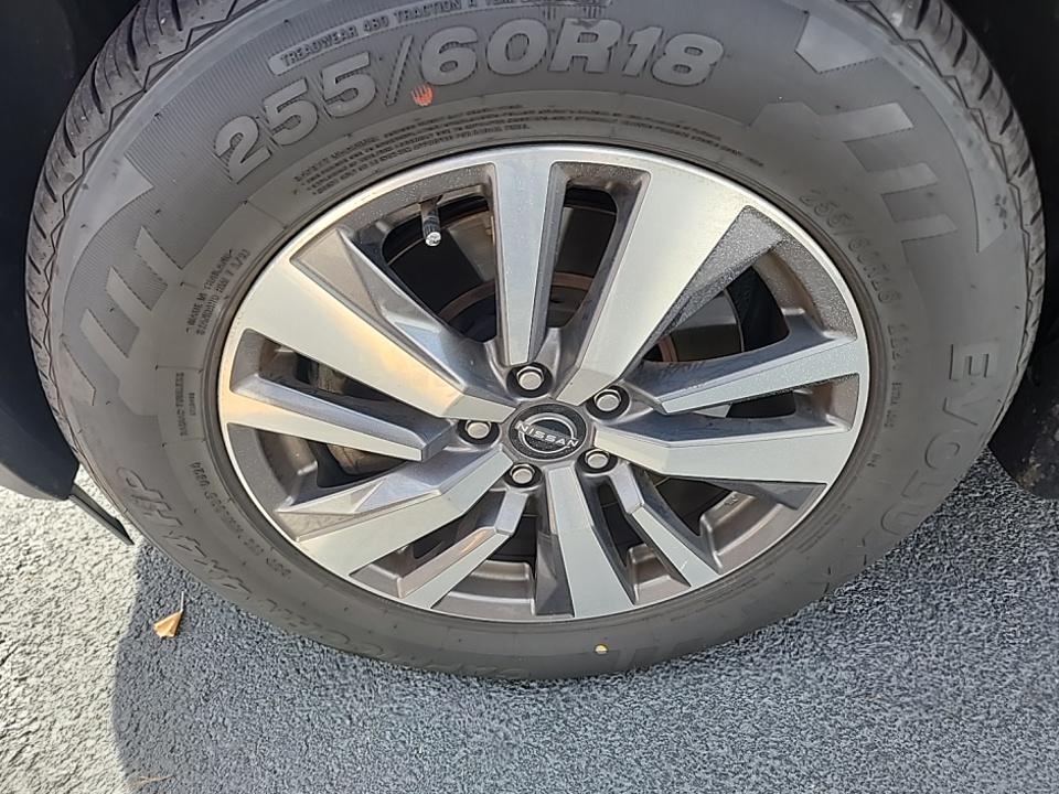 2022 Nissan Pathfinder SL