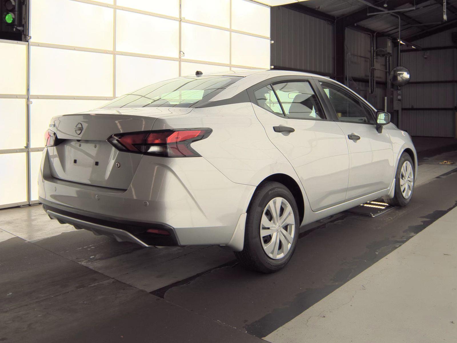 NISSAN VERSA - 5