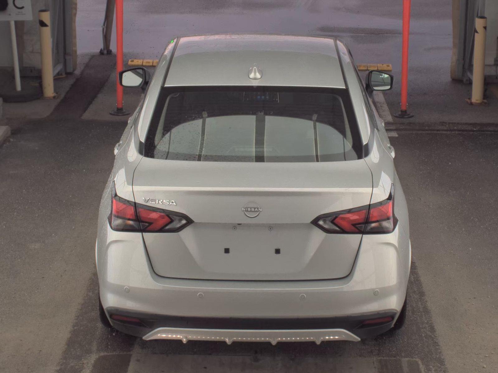 NISSAN VERSA - 6