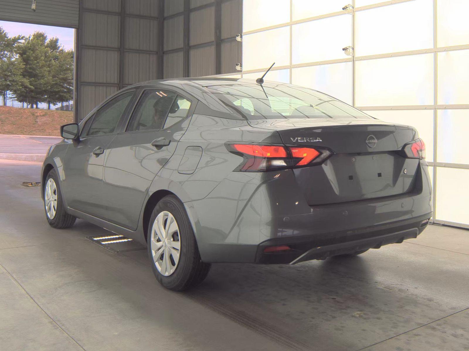 NISSAN VERSA - 8