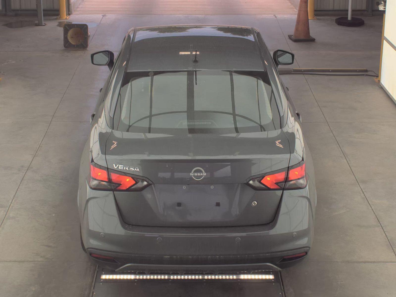 NISSAN VERSA - 6