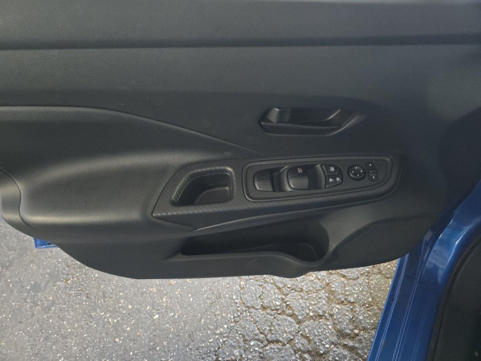 NISSAN VERSA - 9