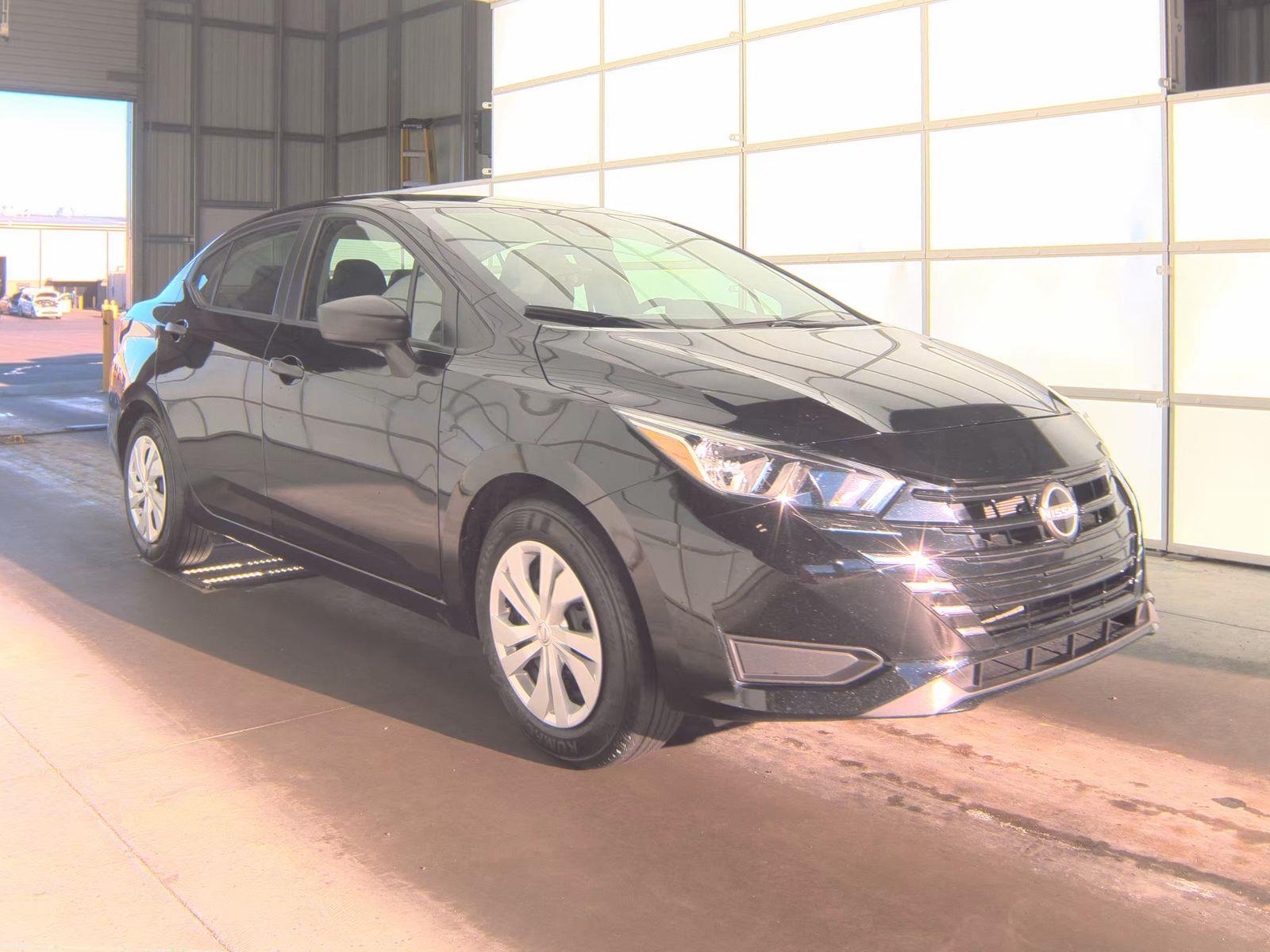 NISSAN VERSA - 4