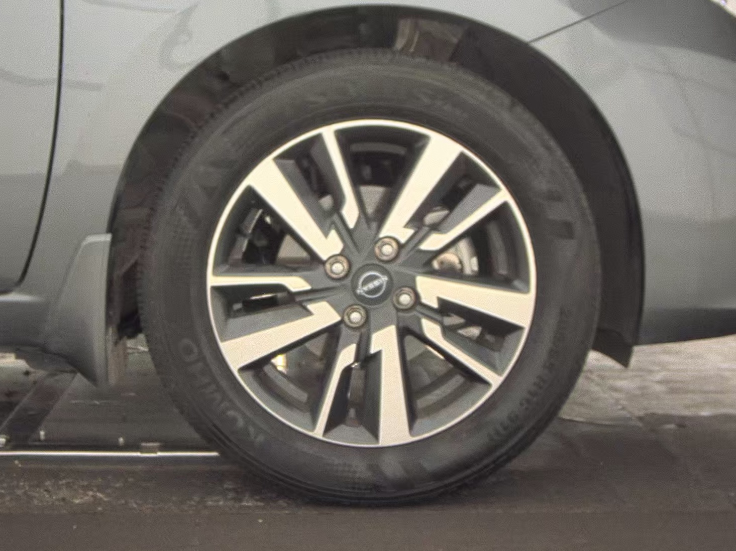 NISSAN VERSA - 10